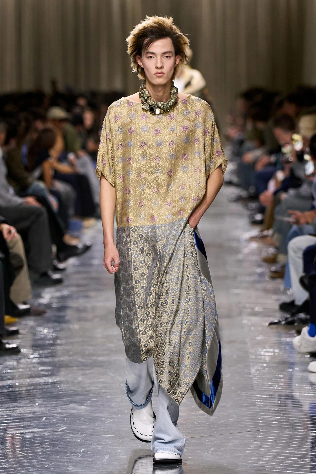 Модель Альжан Джандарбеков | Dior | Spotlight