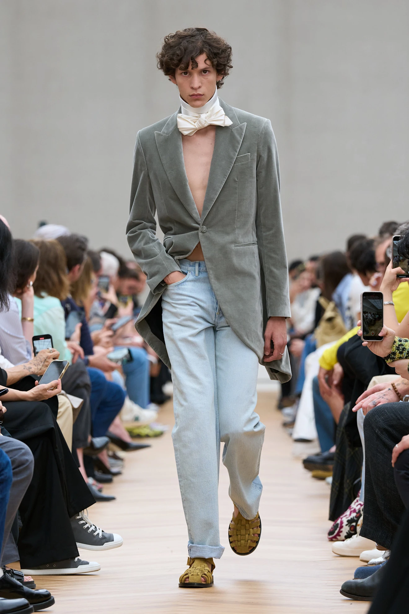 Показ Dior Men весна-лето 2026 | Spotlight