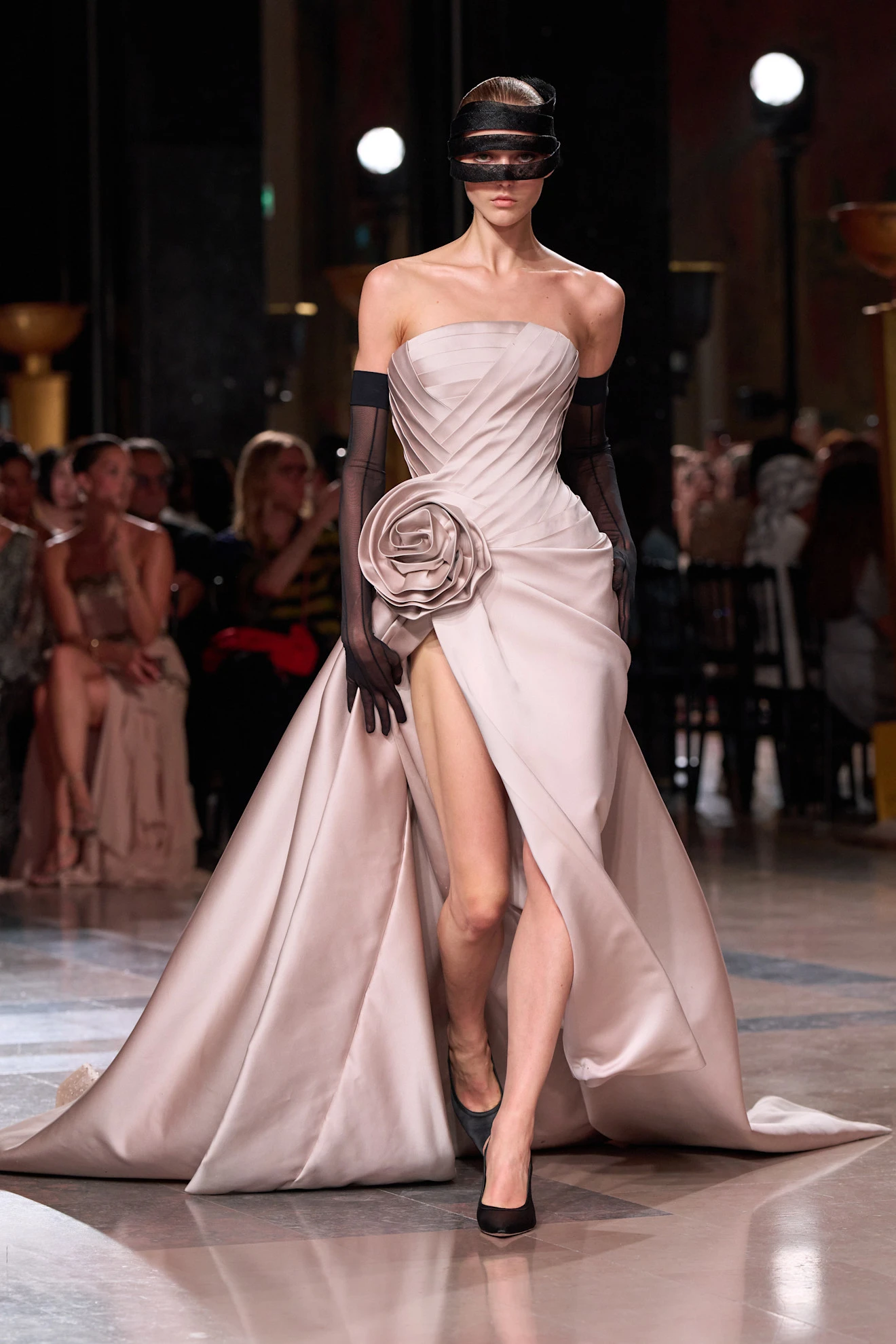 Elie Saab | Показ Haute Couture осень-зима 2026 | Spotlight