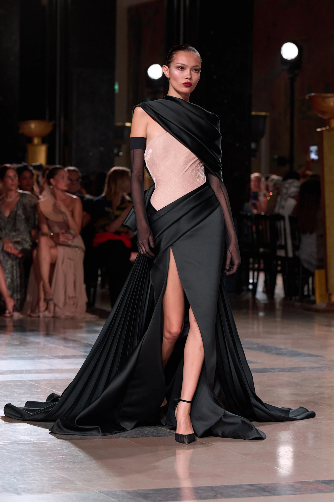 Elie Saab | Показ Haute Couture осень-зима 2026 | Spotlight