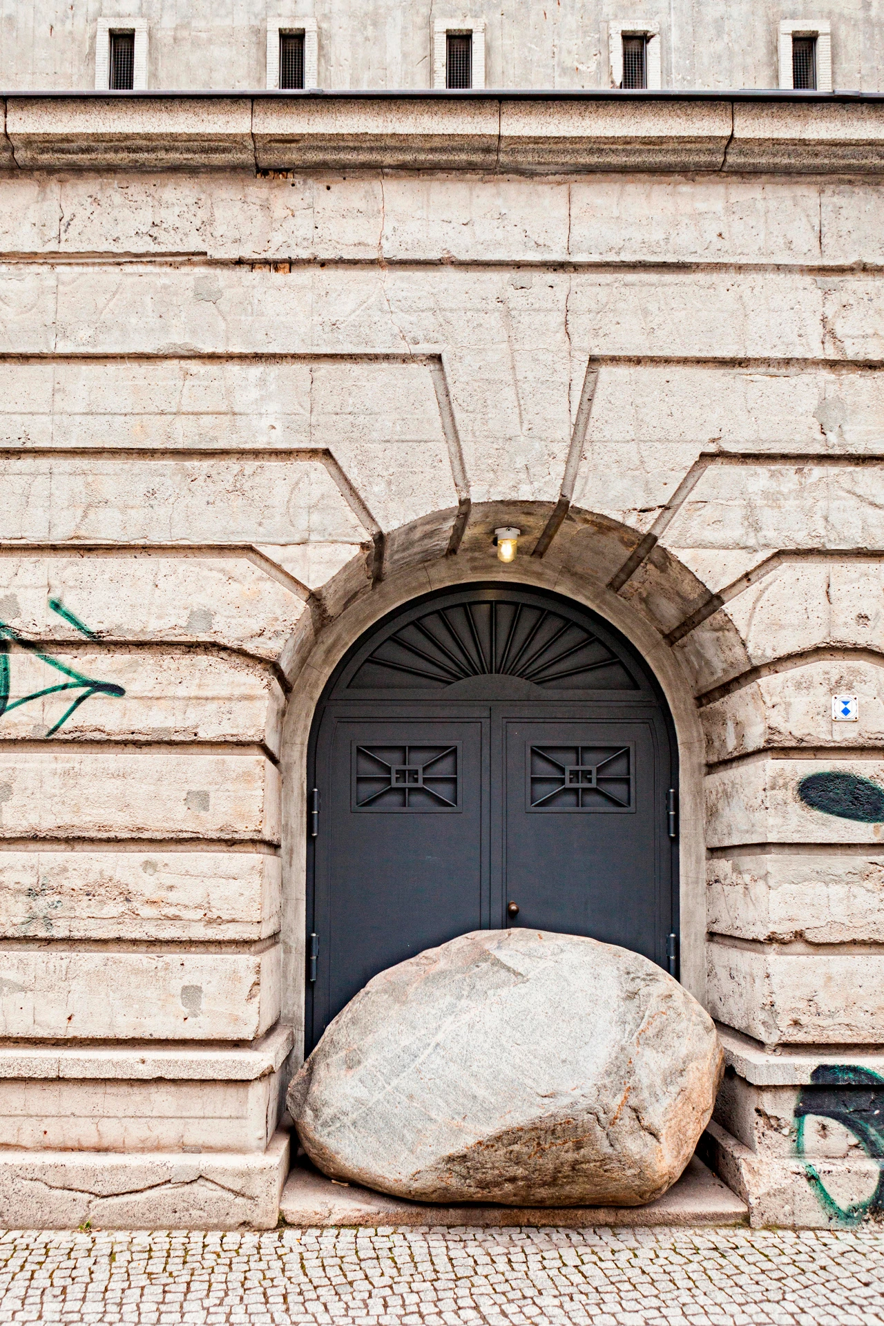 Осмотреть Boros Collection без гида нельзя: семья Борос считает бункер и его выставочные залы своим домом | Alamy