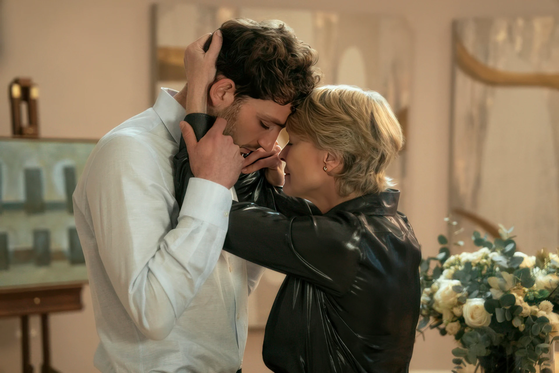 Кадр из сериала «Девушка моего сына» | Amazon MGM Studios 