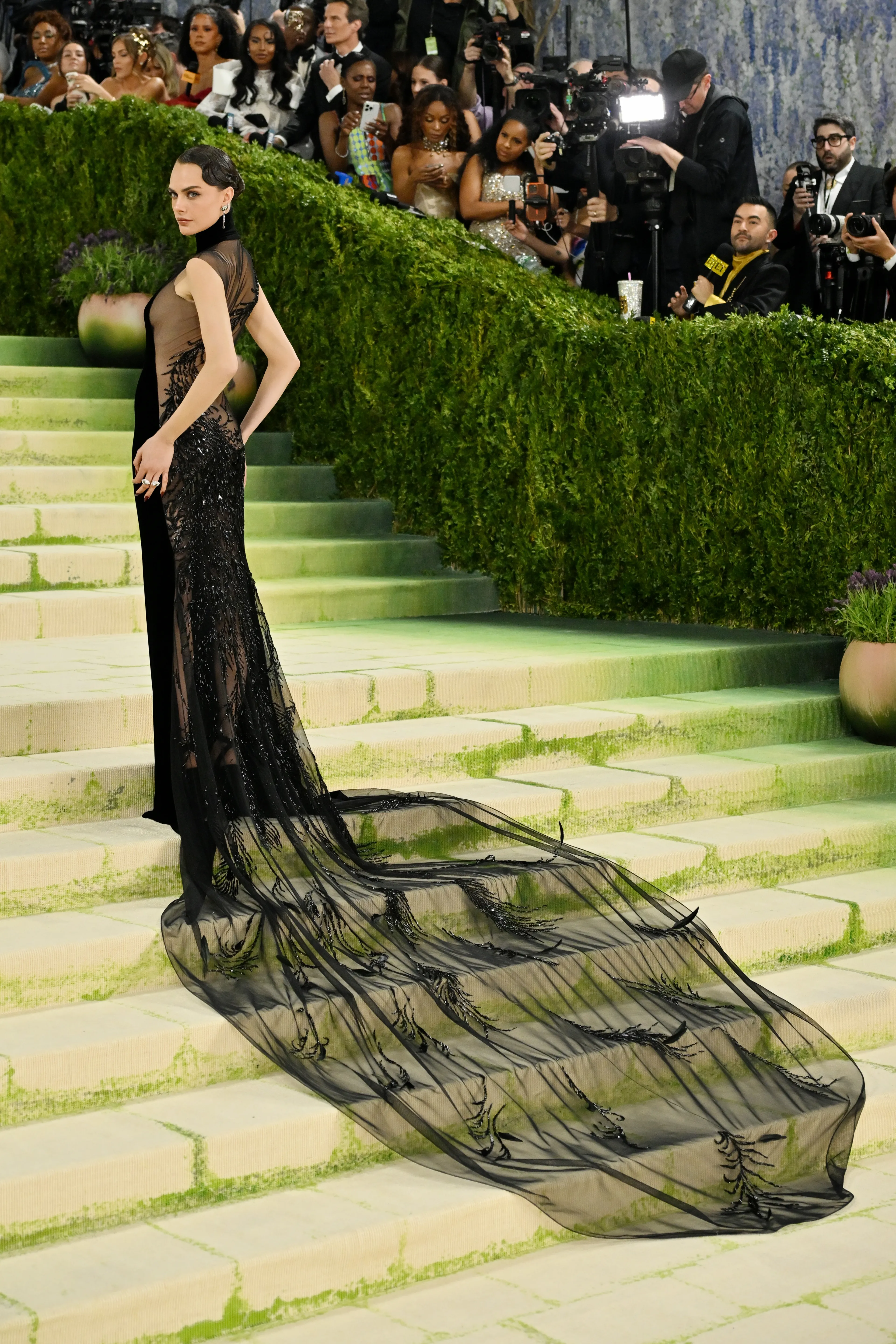 Кара Делевинь Met Gala 2026 кешінде | Michael Buckner / Penske Media via Getty Images