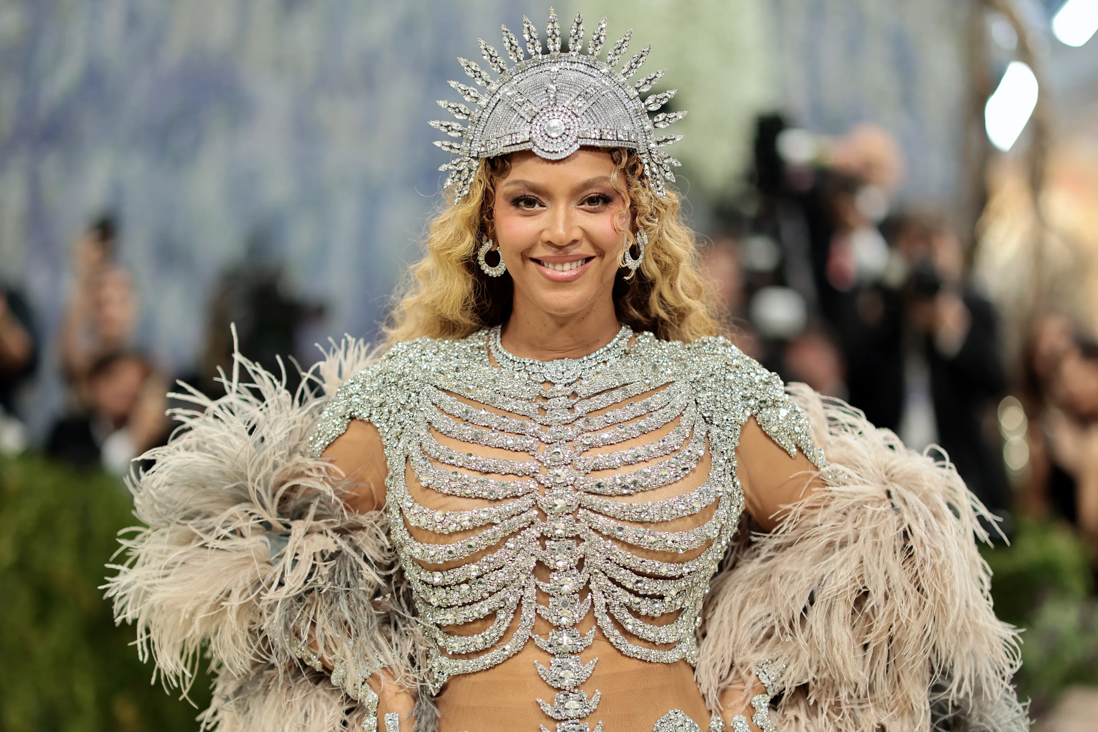 Бейонсе посетила бал Met Gala 2026 в Метрополитен-музее 4 мая 2026 года в Нью-Йорке | Фотограф: Димитриос Камбурис | Getty Images