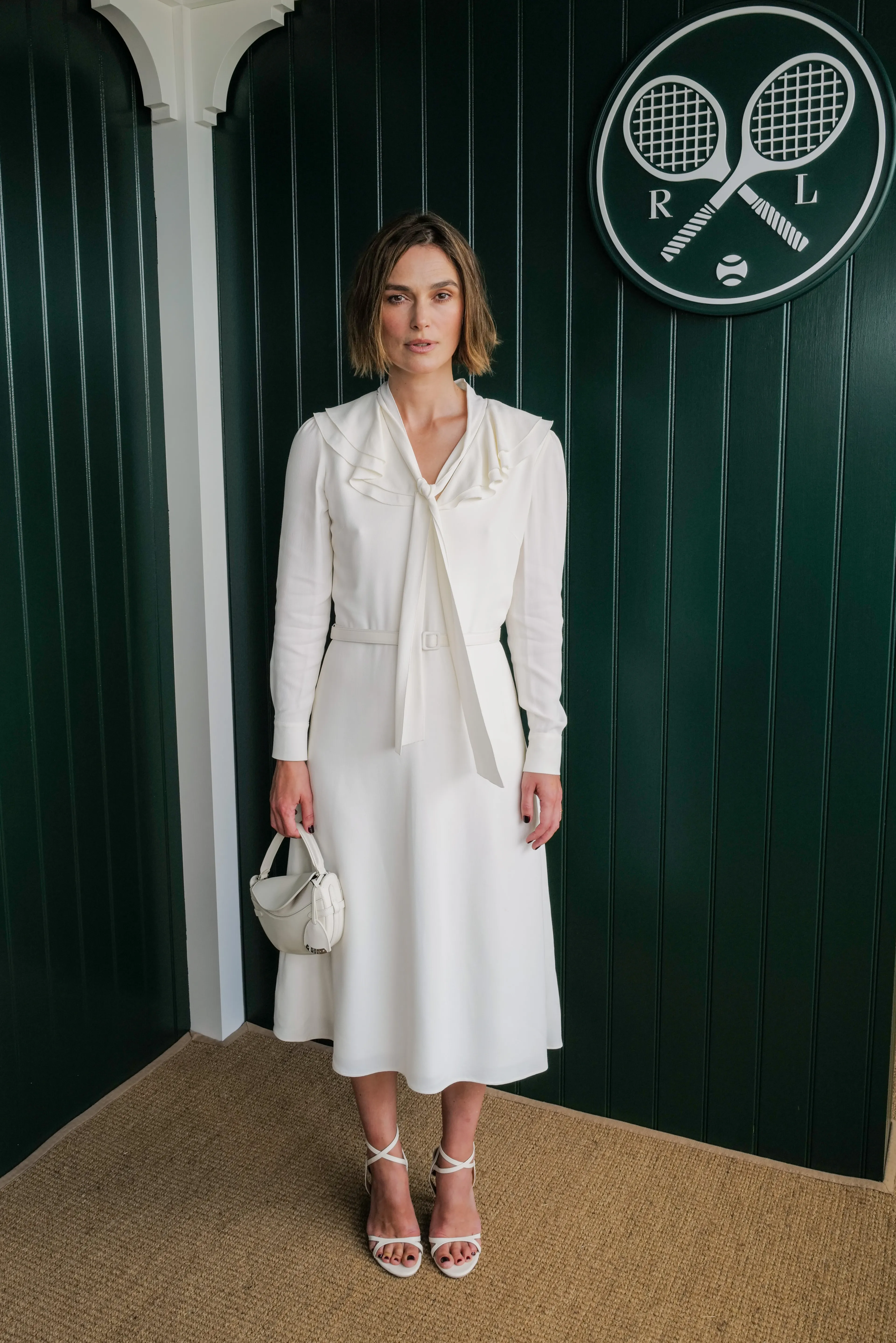 Кира Найтли в наряде от Ralph Lauren в VIP-ложе бренда на Уимблдонском турнире в Лондоне, 10 июля 2026 года | Darren Gerrish/Getty Images