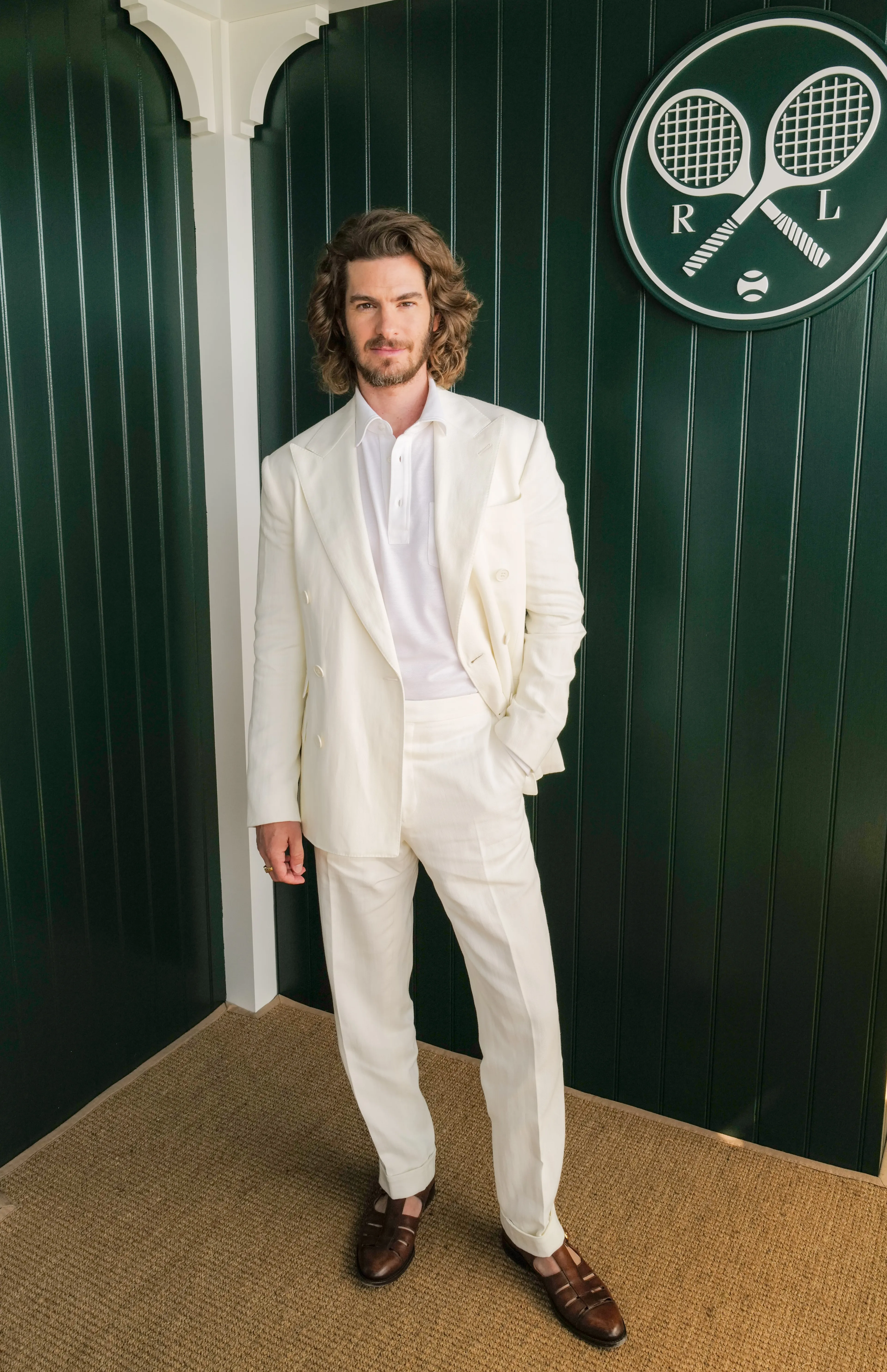 Эндрю Гарфилд в костюме от Ralph Lauren в VIP-ложе бренда на Уимблдонском турнире в Лондоне, 12 июля 2026 года | Darren Gerrish/Getty Images