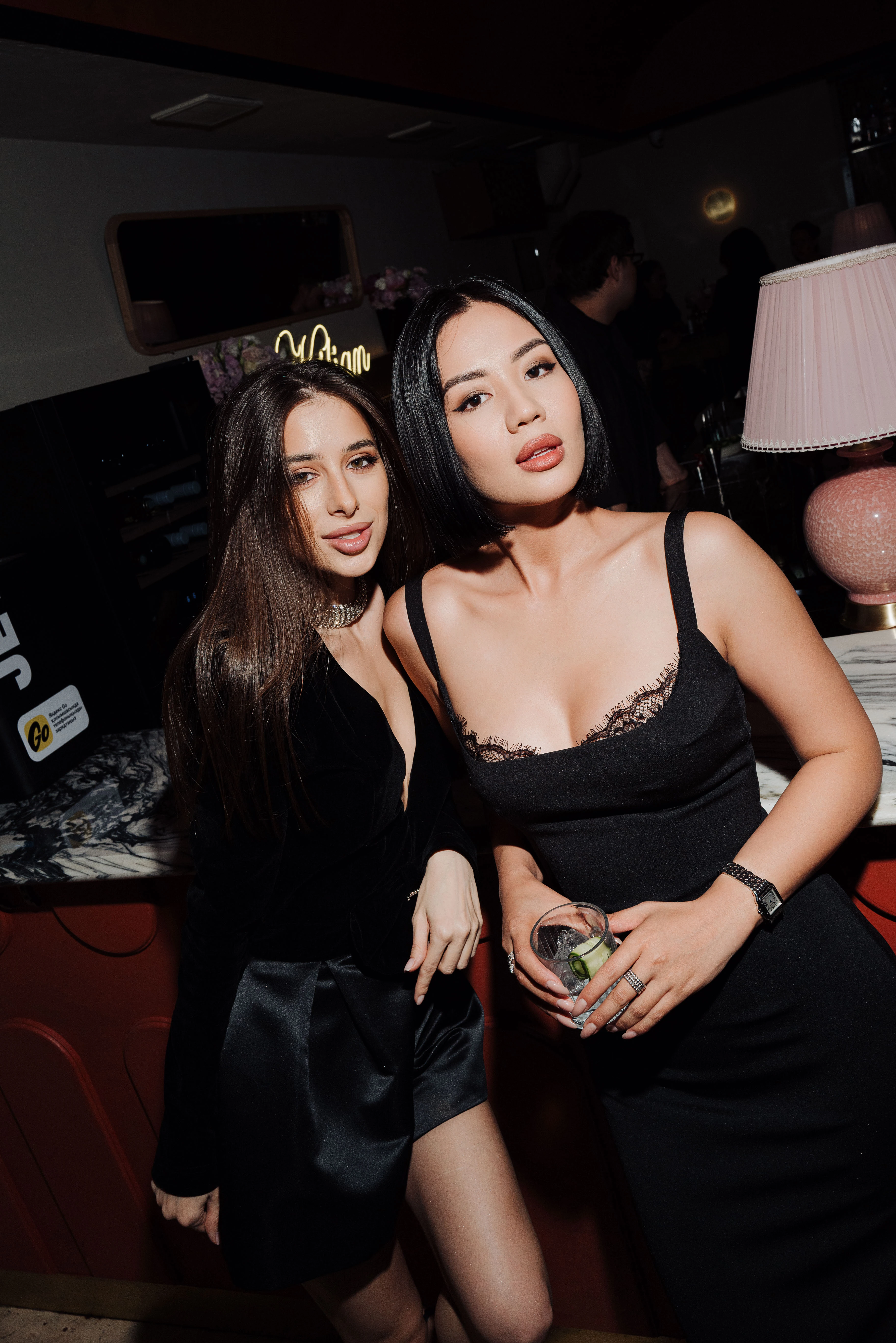Анастасия Иванова, Айжан Асемова | Фотограф: Тимур Эпов