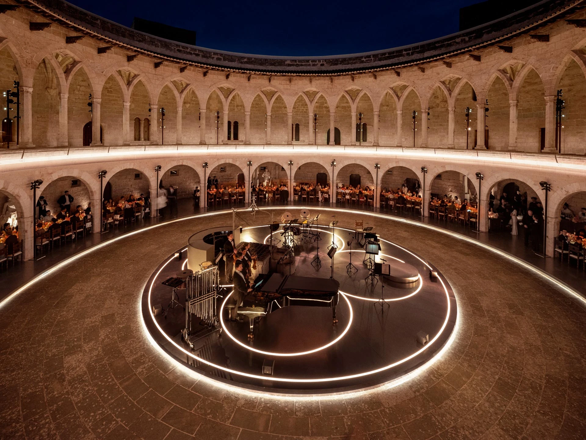 Презентация коллекции Virtuosity Louis Vuitton  в замке Бельвер | Архив пресс-службы