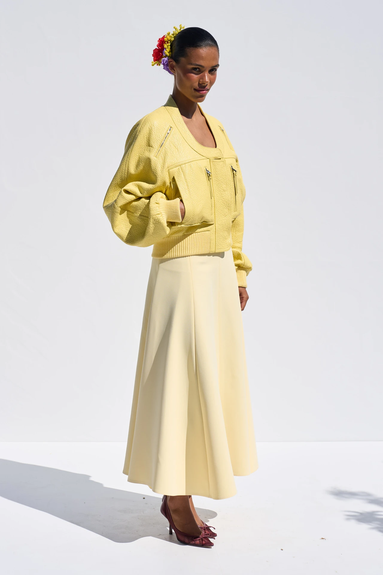 Тина Кунаки Jacquemus киімінде | Spotlight