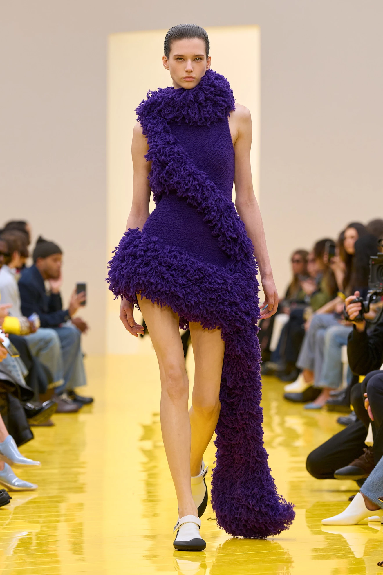 Показ Loewe осень-зима 2026 | Spotlight