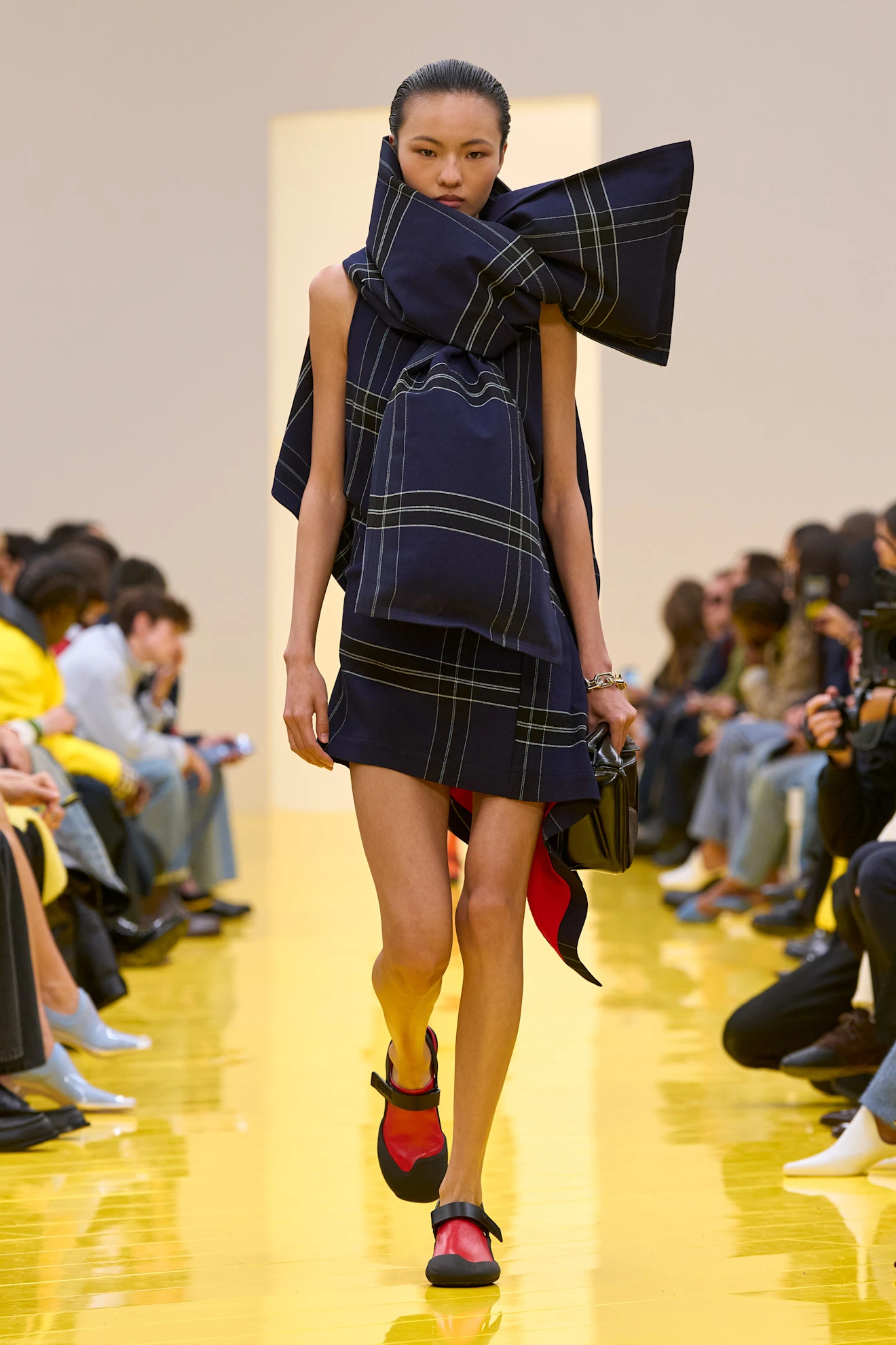 Показ Loewe осень-зима 2026 | Spotlight