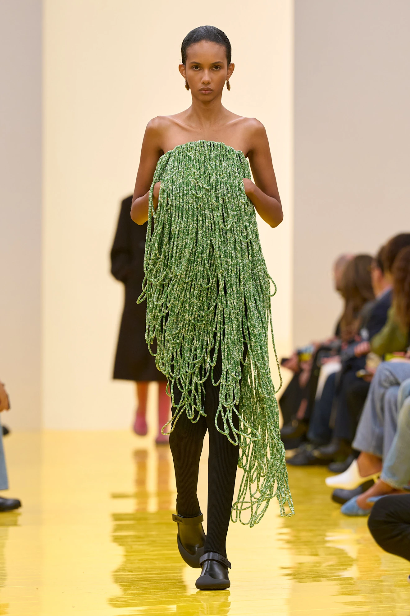 Показ Loewe осень-зима 2026 | Spotlight