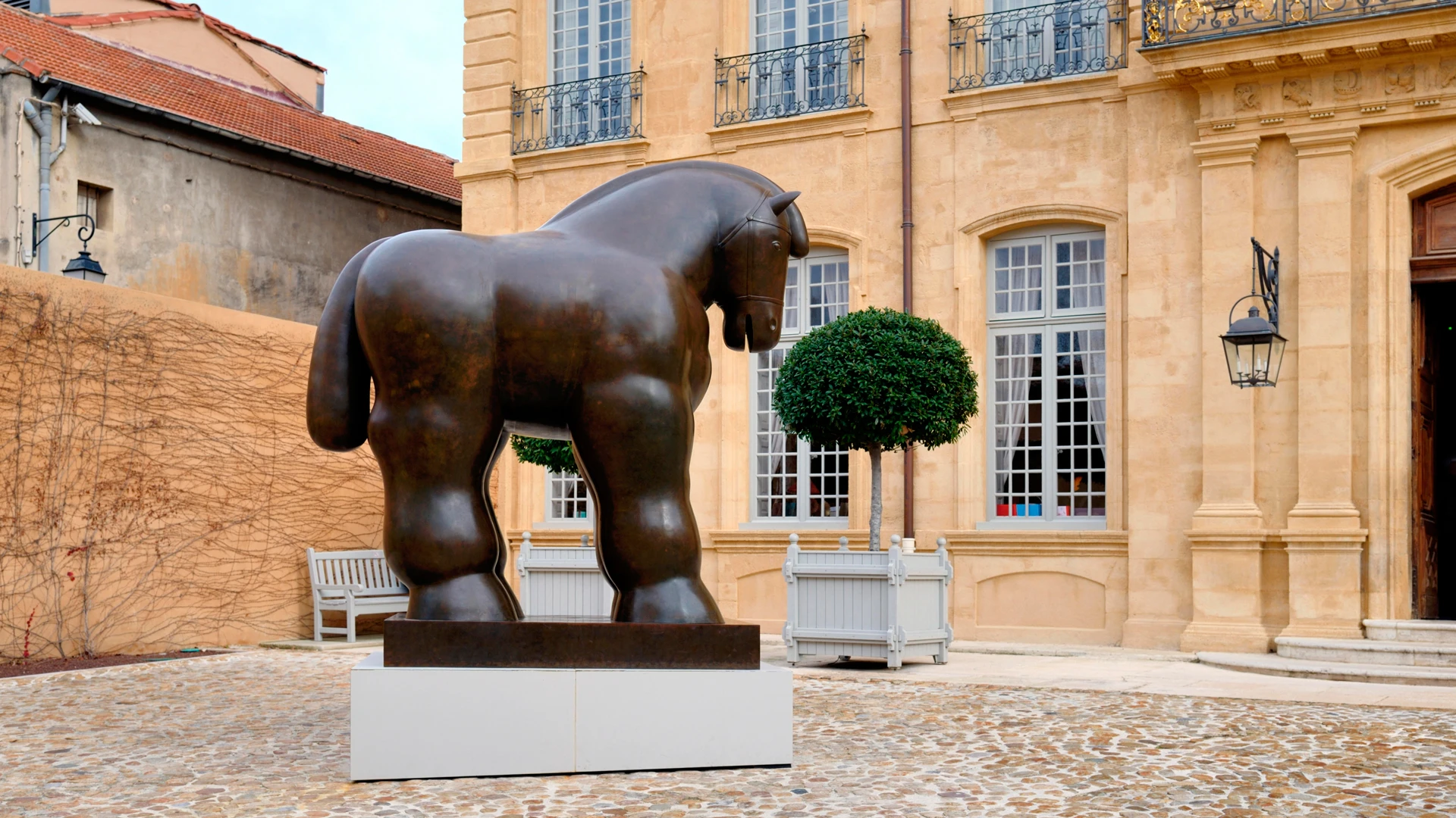 Fernando Botero Horse | Alamy