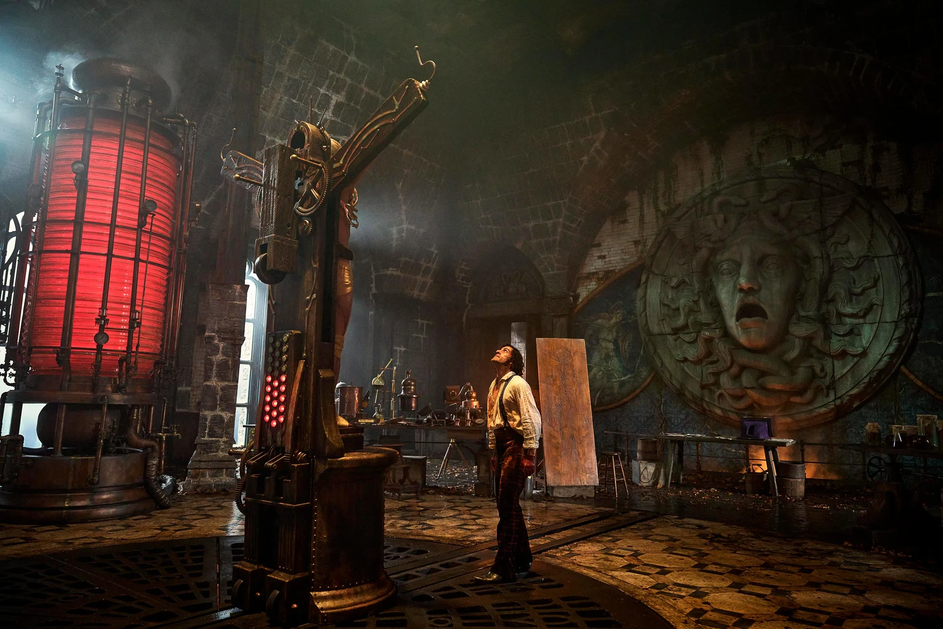 Кадр из фильма «Франкенштейн» (2025) | IMDb