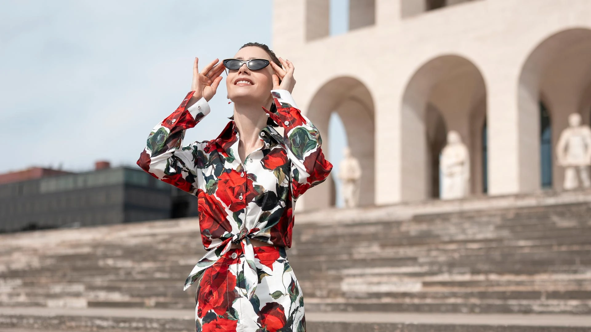 Кадр из 5-го сезона сериала «Эмили в Париже» | IMDb