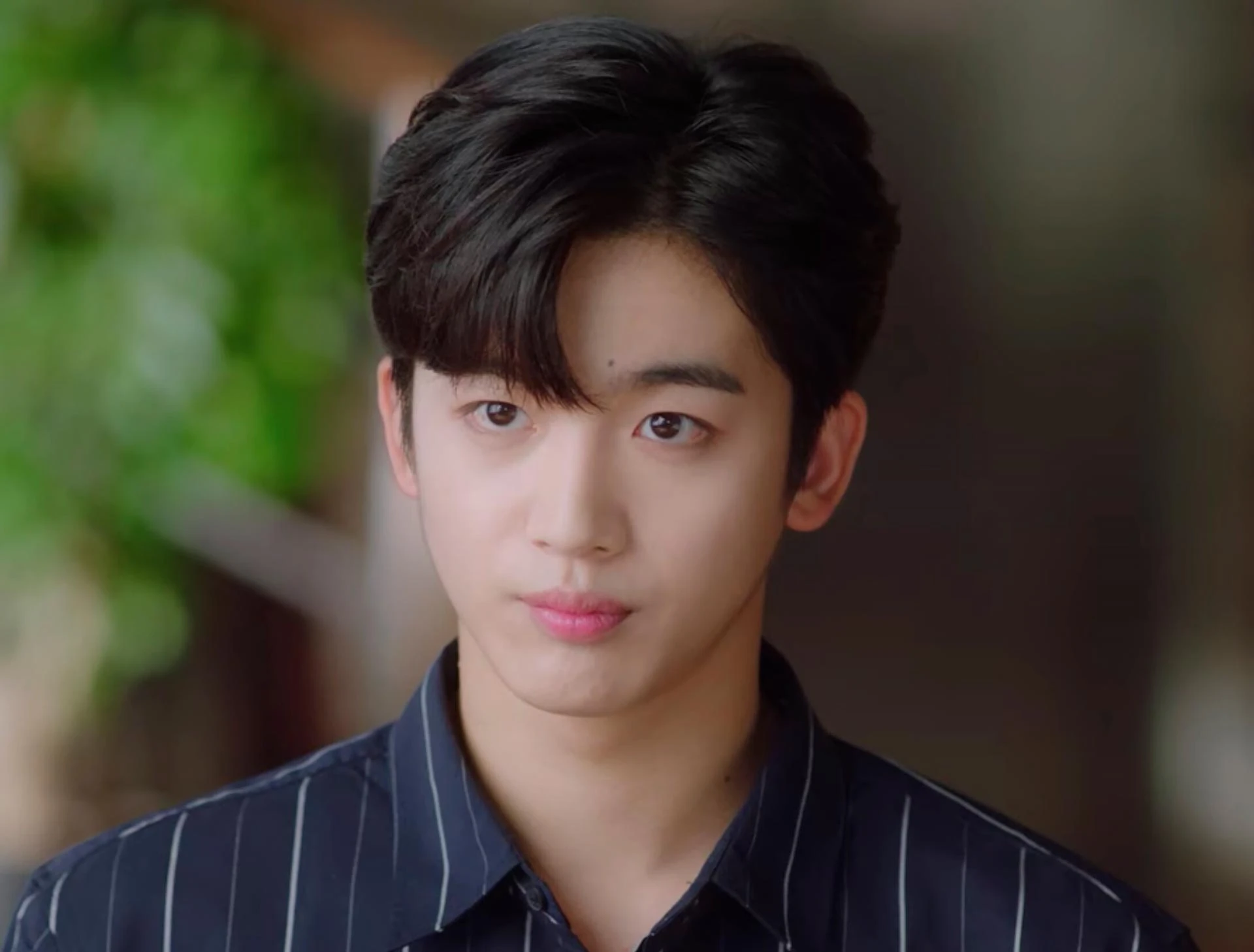 От сцены бойз-бэнда до убедительного главного героя — 2025 год доказал, что Ким Ё Хан уже не просто «айдол, ставший актером», а настоящий «актер, ставший звездой»| IMDb