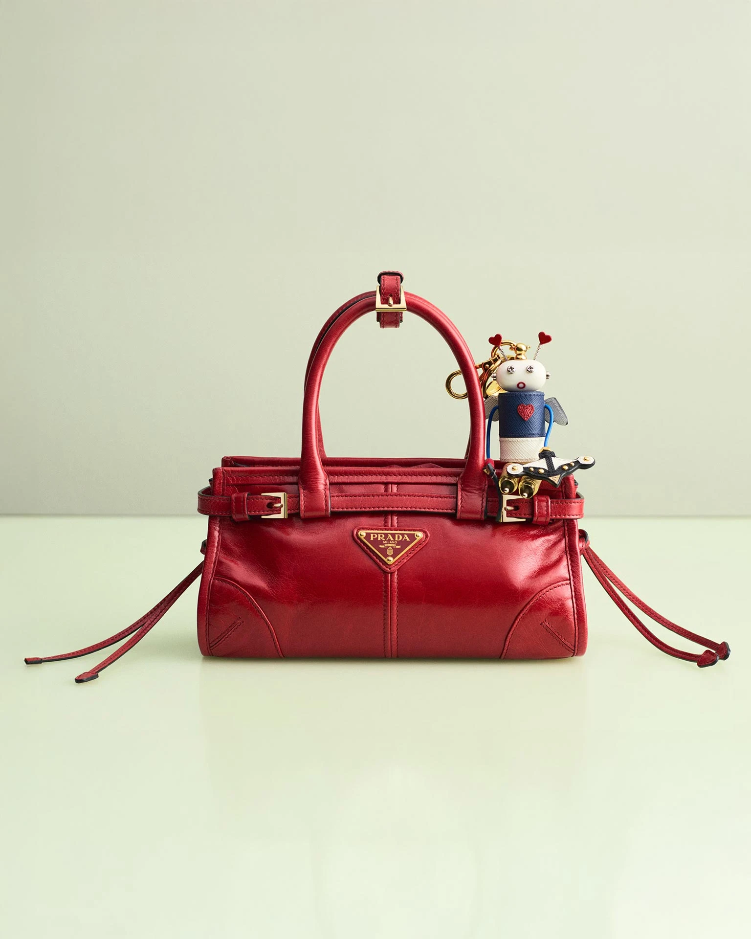 Официальный сайт Prada