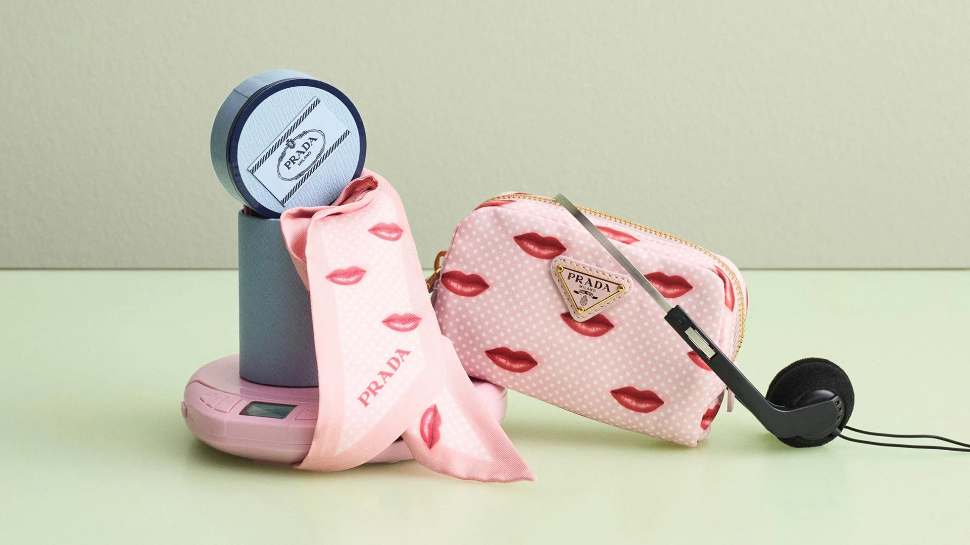 Официальный сайт Prada