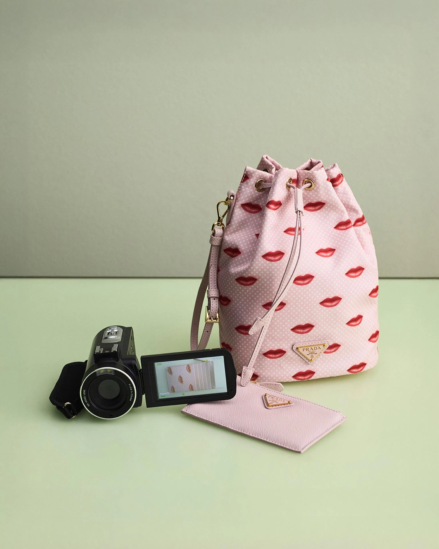 Официальный сайт Prada