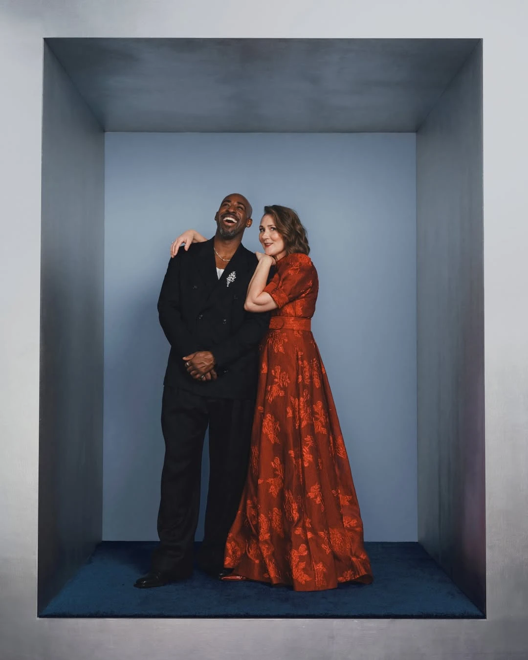 Рут Геммелл, сыгравшая Вайолет Бриджертон, и Дэниел Фрэнсис, воплотивший в сериале Маркуса Андерсона – ее романтический интерес | Netflix