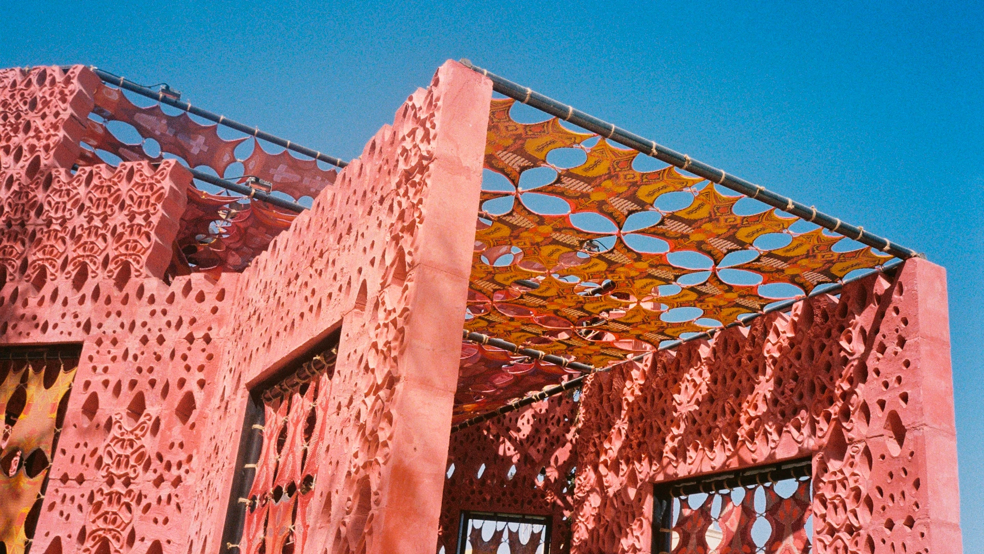 Жить «в перепутьях и переходах» – значит признать, что  пауза и движение не противоречат друг другу | Фотограф: Марина Аничкина