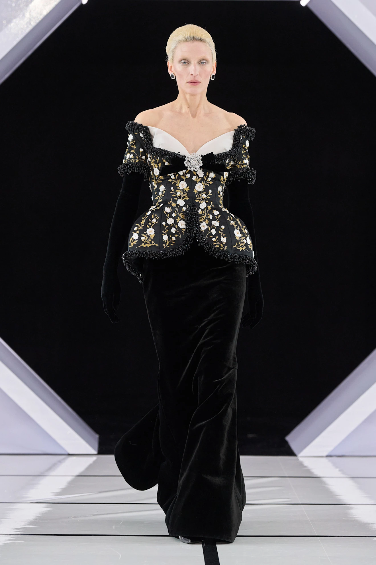 Показ Richard Quinn осень-зима 2026 | Spotlight