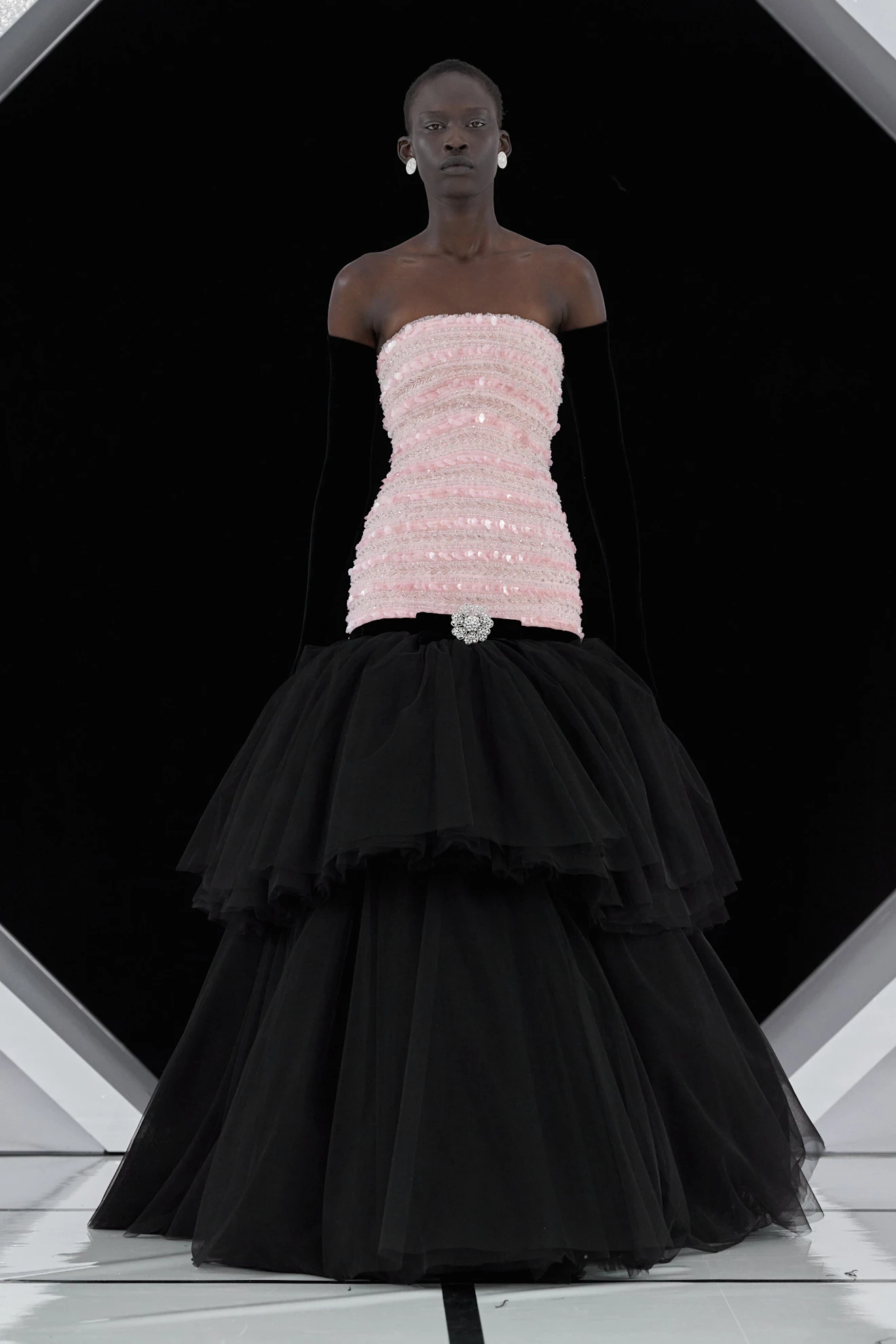 Показ Richard Quinn осень-зима 2026 | Spotlight