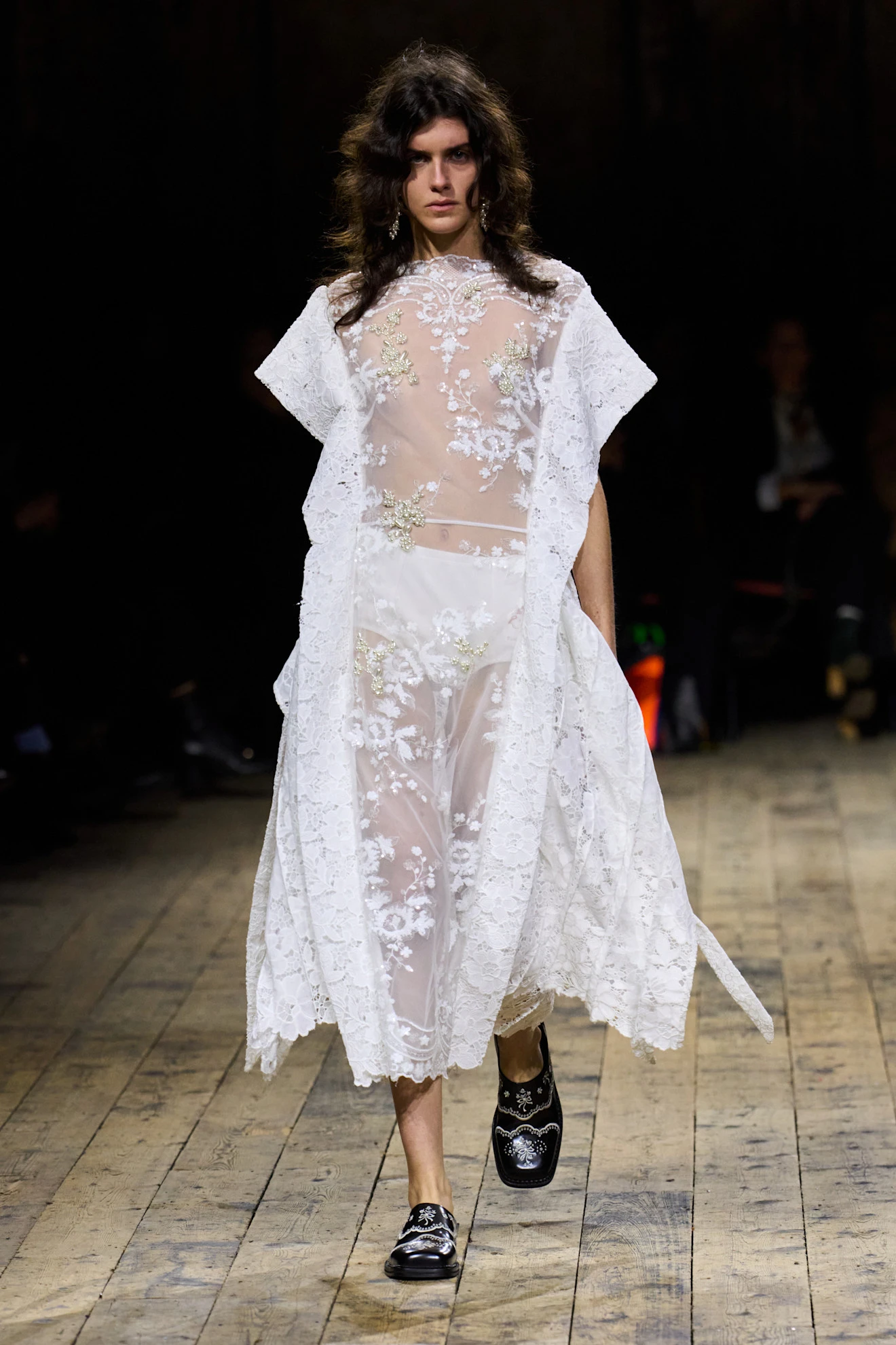 Показ Simone Rocha осень-зима 2026 | Spotlight