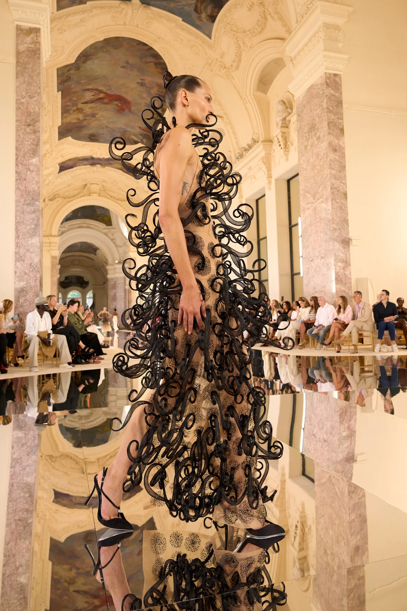 Schiaparelli | Показ Haute Couture осень-зима 2026 | Spotlight