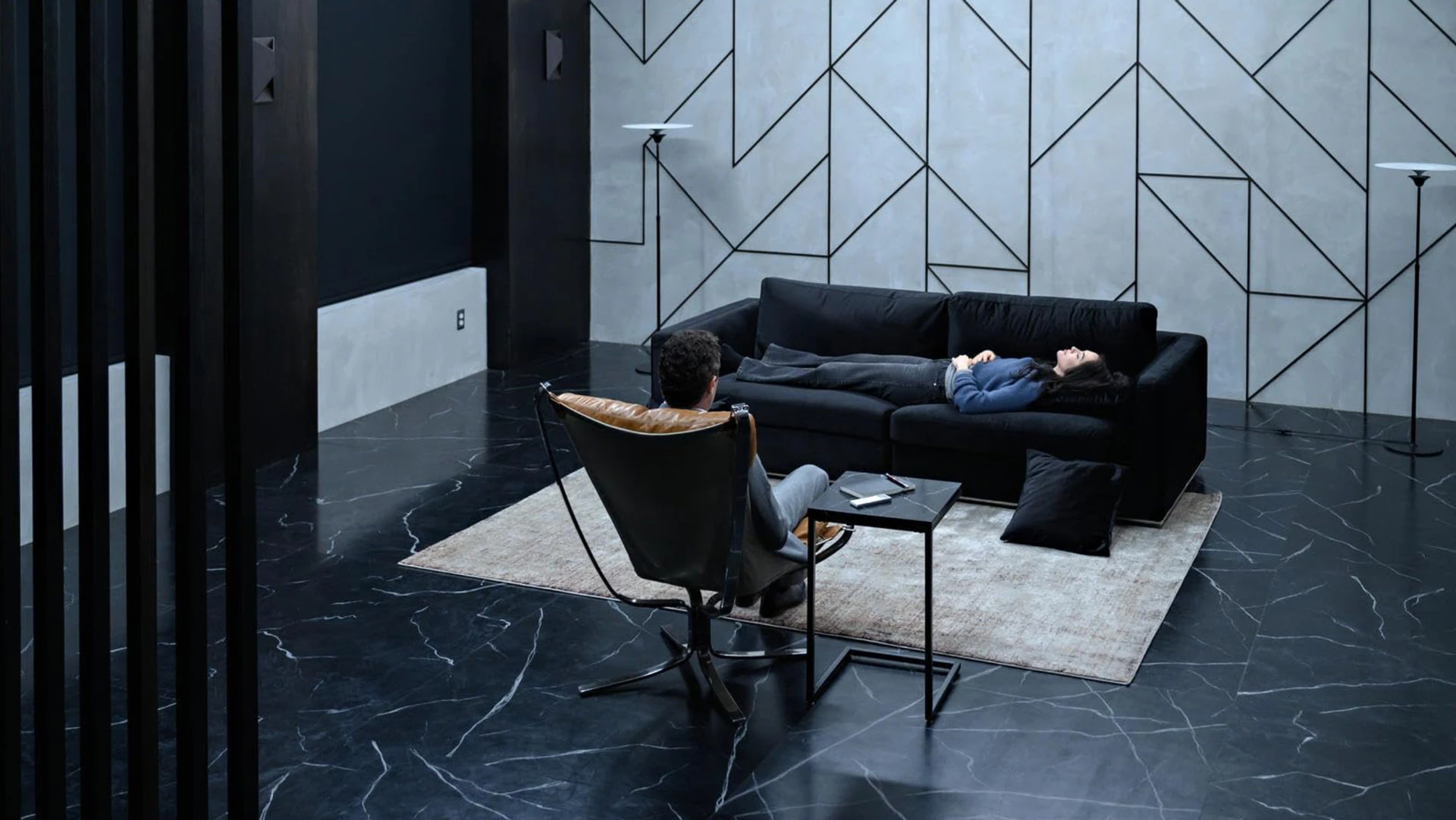 Кадр из фильма «Под гипнозом» (2021) | IMDb