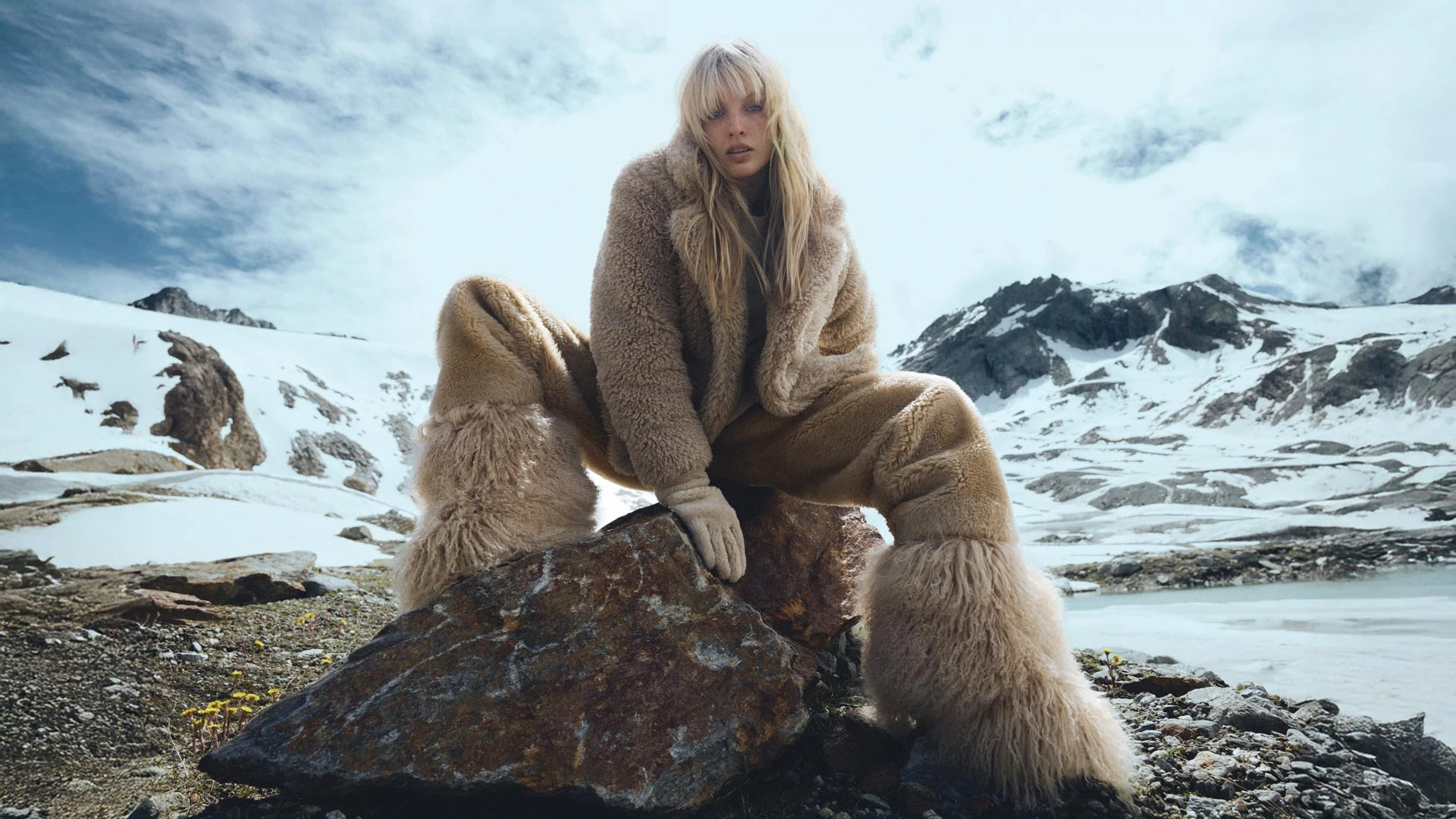 Достаточно было одного сезона – и мех, будь то натуральный или искусственный, вновь завоевал наши сердца | Alamy