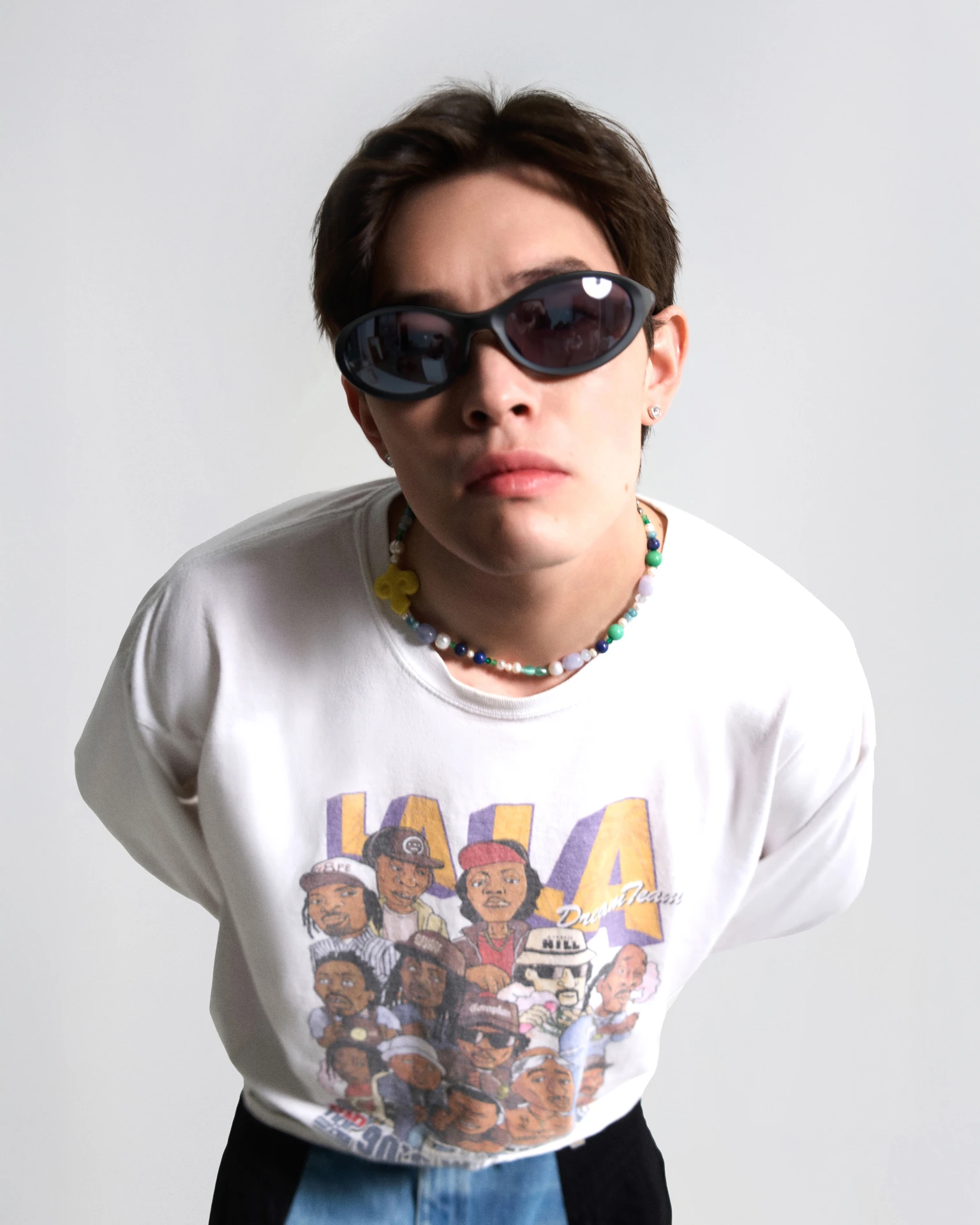 Винтажды лонгслив; джинсы – Adidas; көзілдірік – Blue Elephant; моншақ – Meraly | Фотосуретші: Мария Slozhnomarya