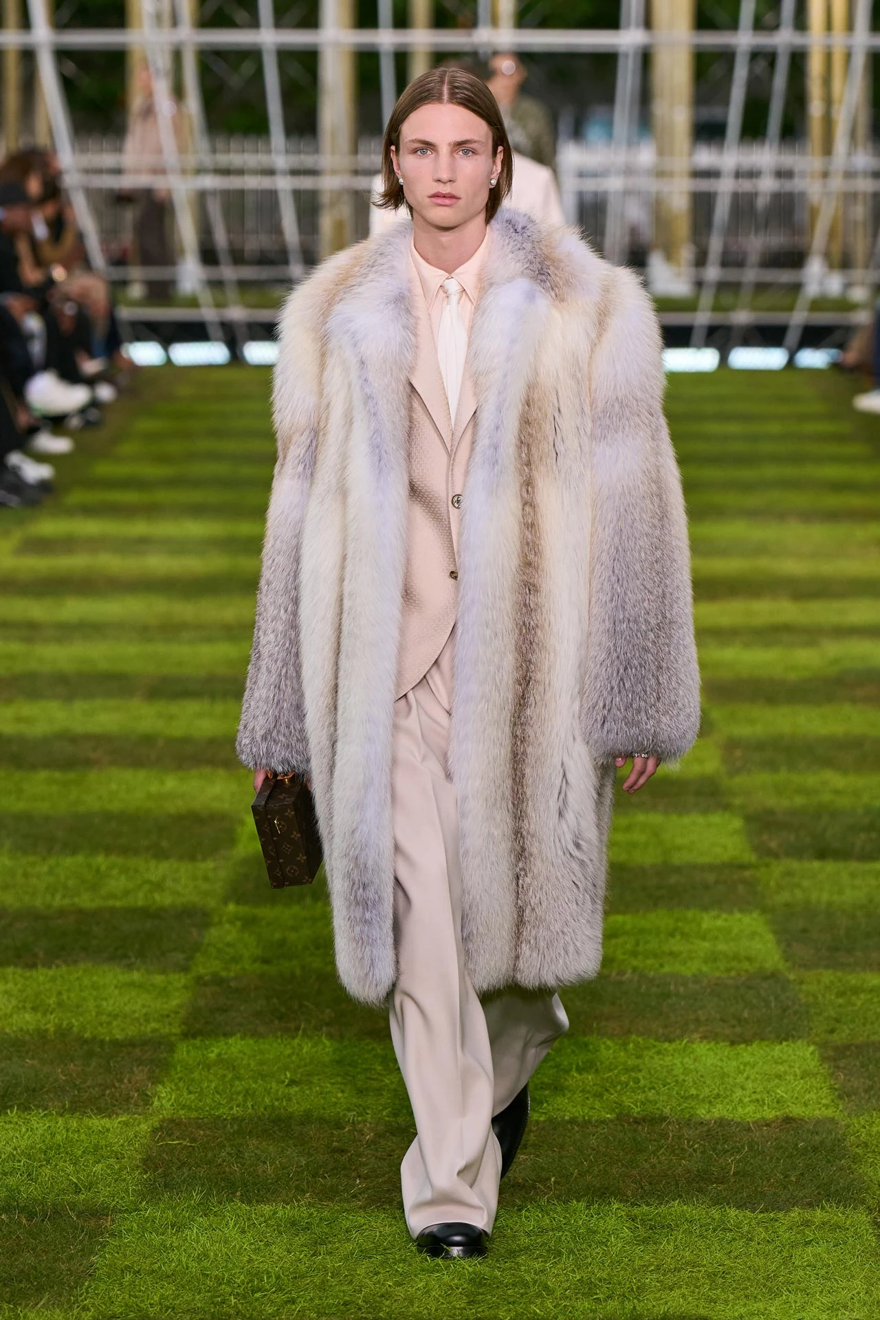 Louis Vuitton, весна-лето 2025 | Trunk