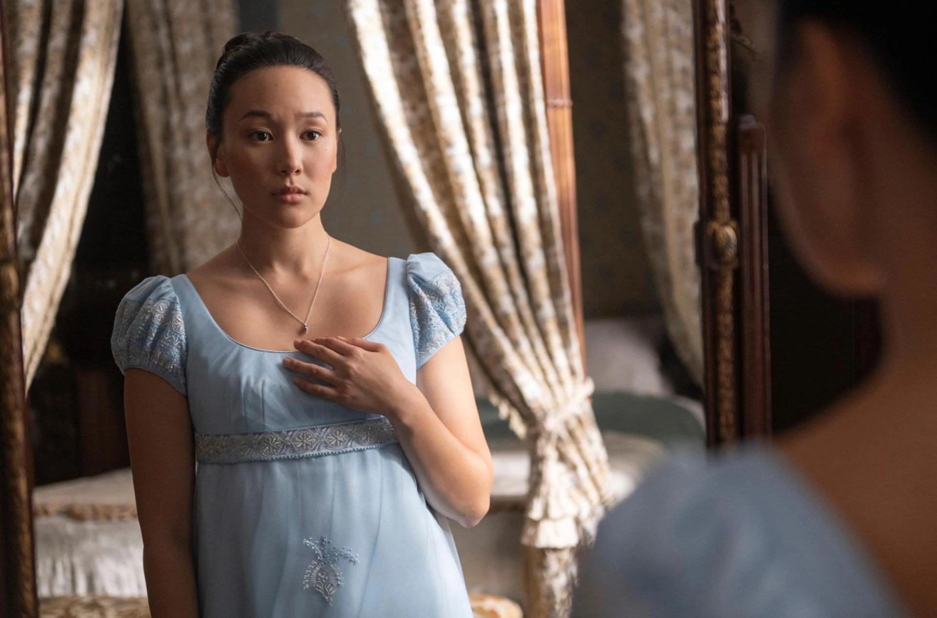 Кадр из сериала «Бриджертоны» | Софи Бэк | IMDb