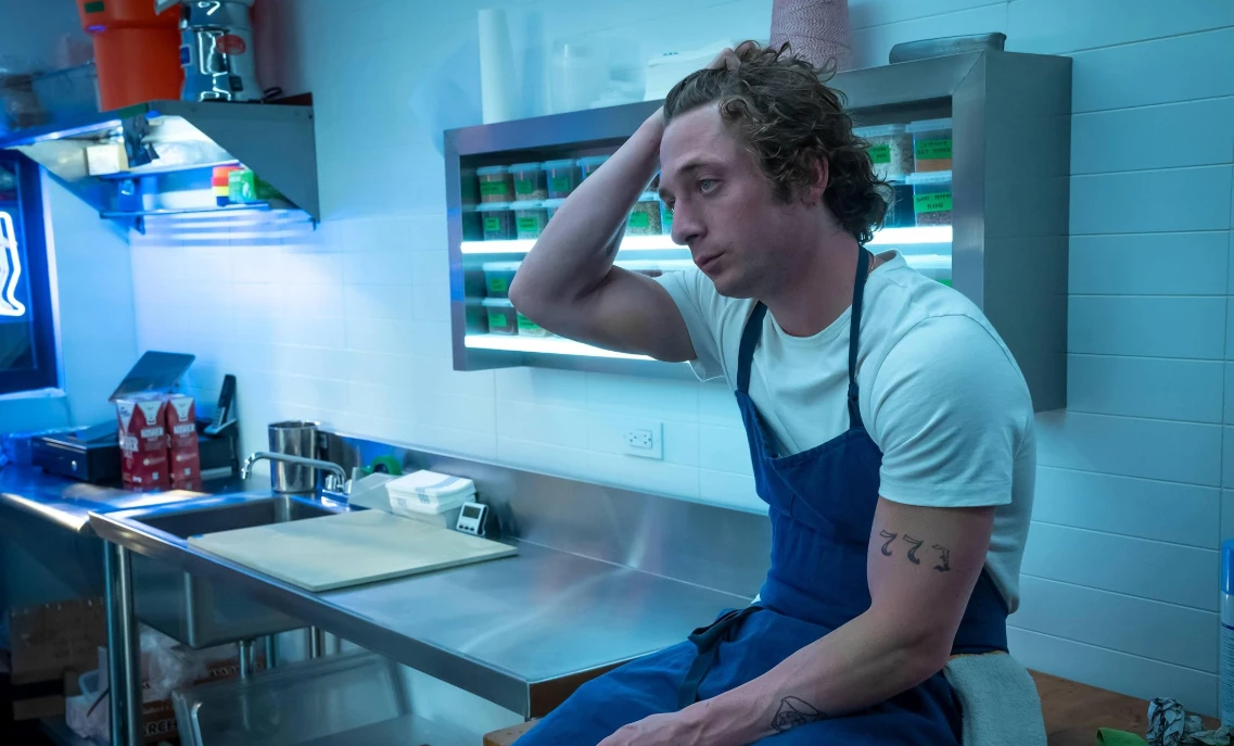 Кадр из сериала «Медведь» | IMDb