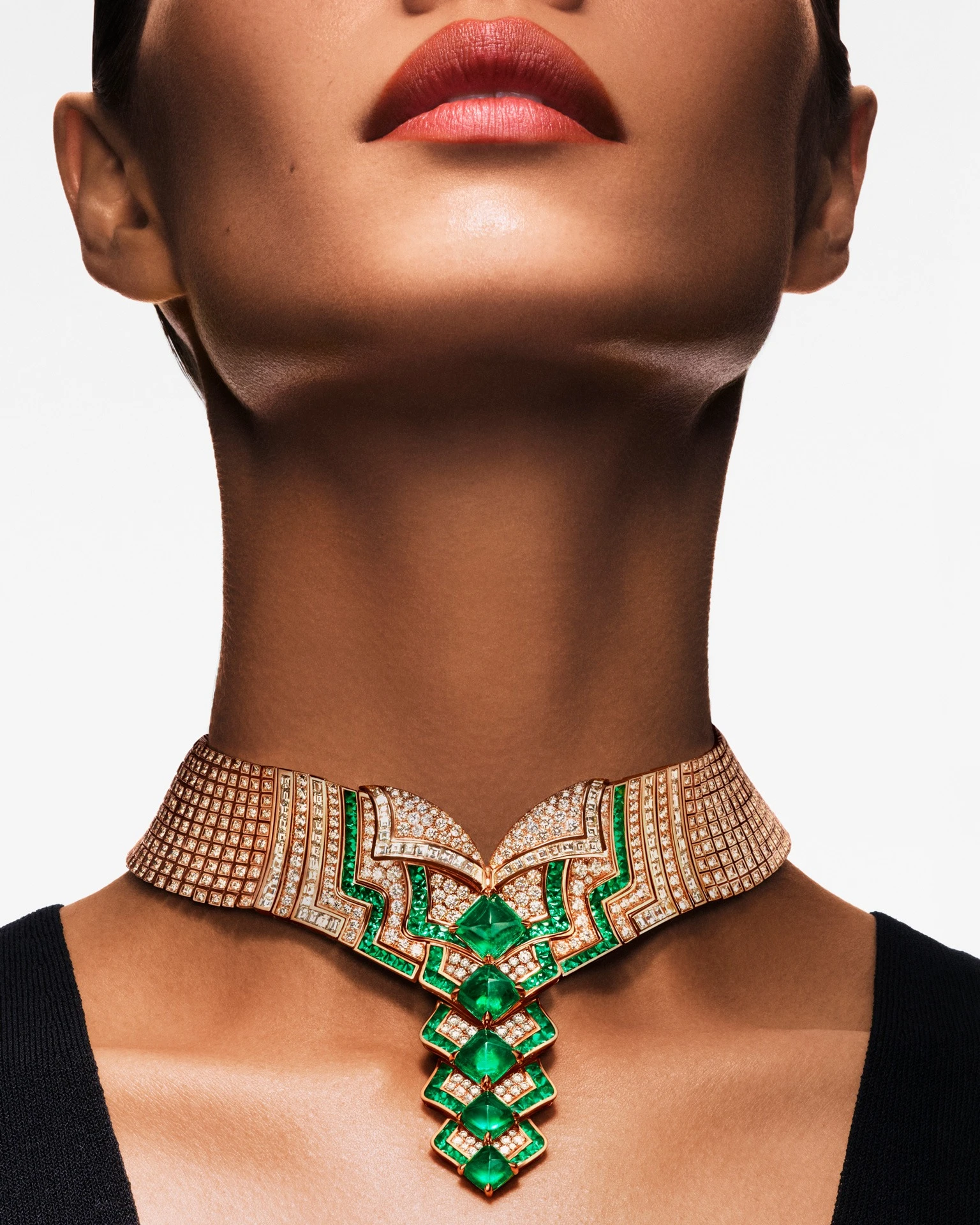 Колье Emerald Strata из коллекции Eclettica High Jewellery | Gutter credit